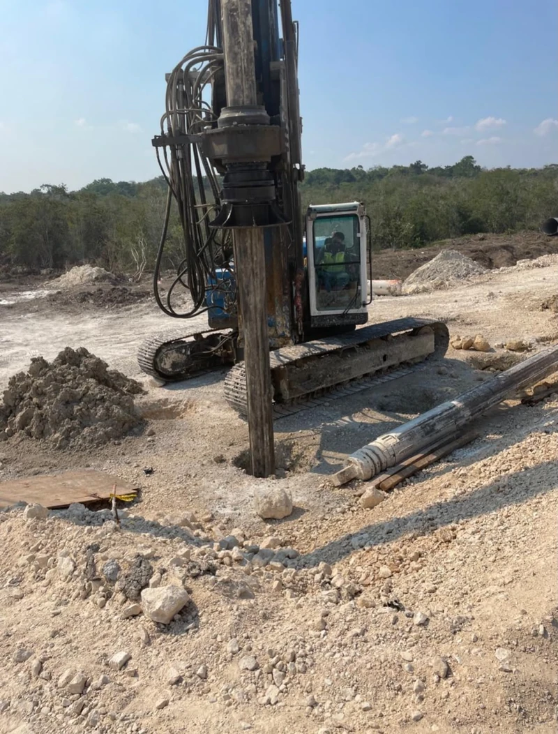 Expofer · Tramo 5, Frente 2 · perforadora en el frente de inclusiones rígidas entre selva y terracería